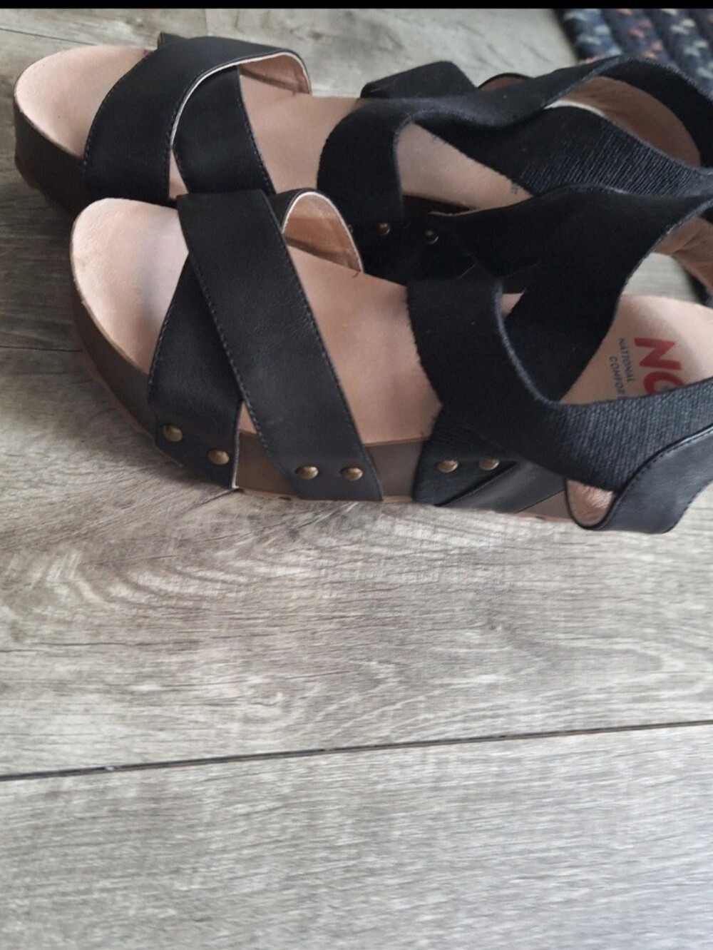 National Comfort Women's Size 7 Black Strappy Platform Sandal